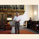 Hans Weber führt ins Sommerkonzert 2014 in der Kirche Sitzberg ein