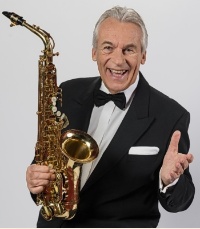 Pepe Lienhard mit seinem Saxophon
